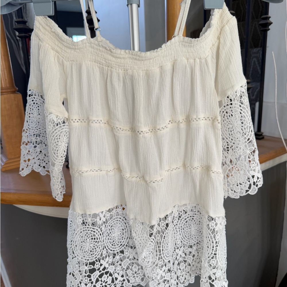 ANDREE‎ BY UNIT Cream/White Off-Shoulder Crochet Trimmed Top